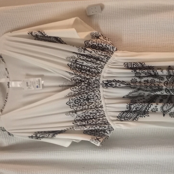 Dress - Picture 2 of 4